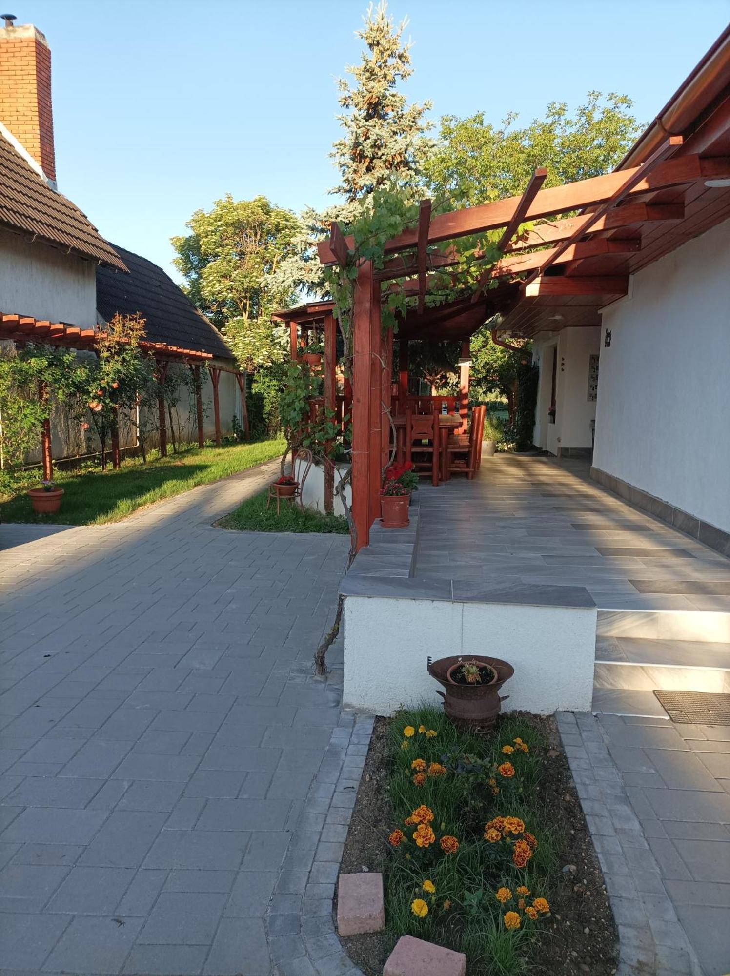 Robitel Wellness Vendeghaz Veszprem-Gyulafiratot Hotel ภายนอก รูปภาพ
